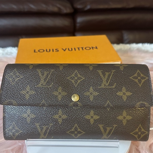 Louis Vuitton Sarah Long Wallet w/ Credit Card Slots, Box, Dust Bag & Chain - Picture 3 of 14